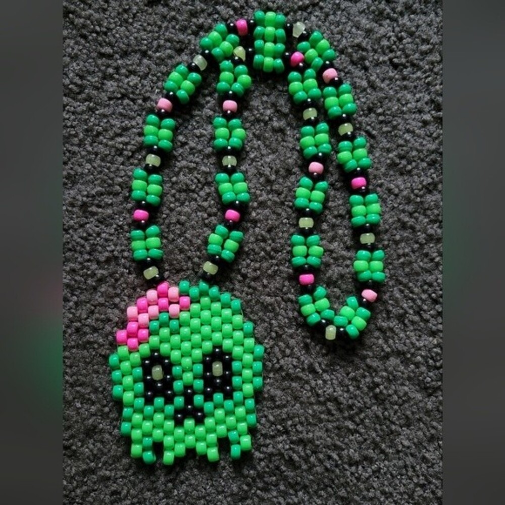 ZOMBIE HEAD PONYBEAD [KANDI] NECKLACE